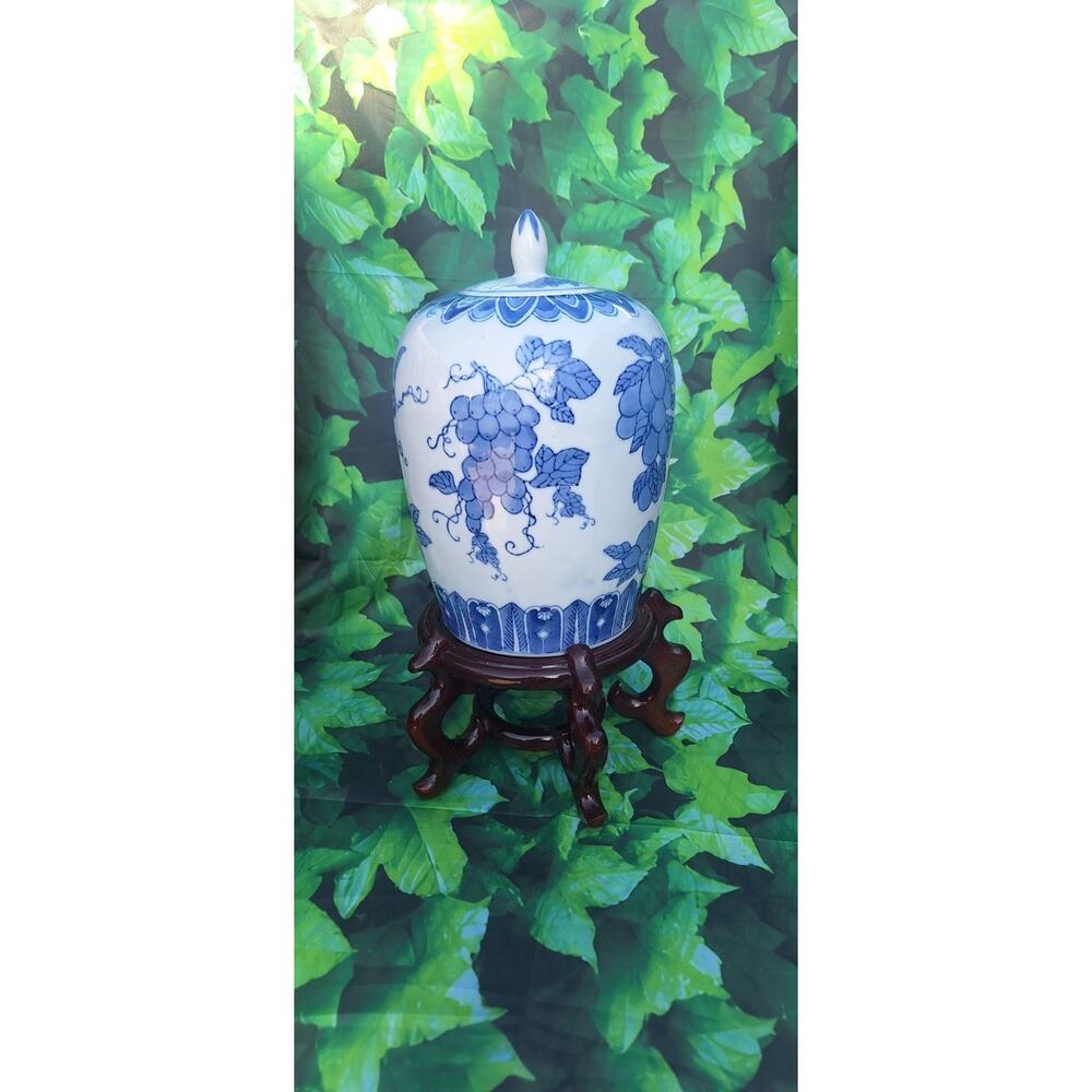 Vintage Chinese Blue White Porcelain Ginger Jar Temple Shaped